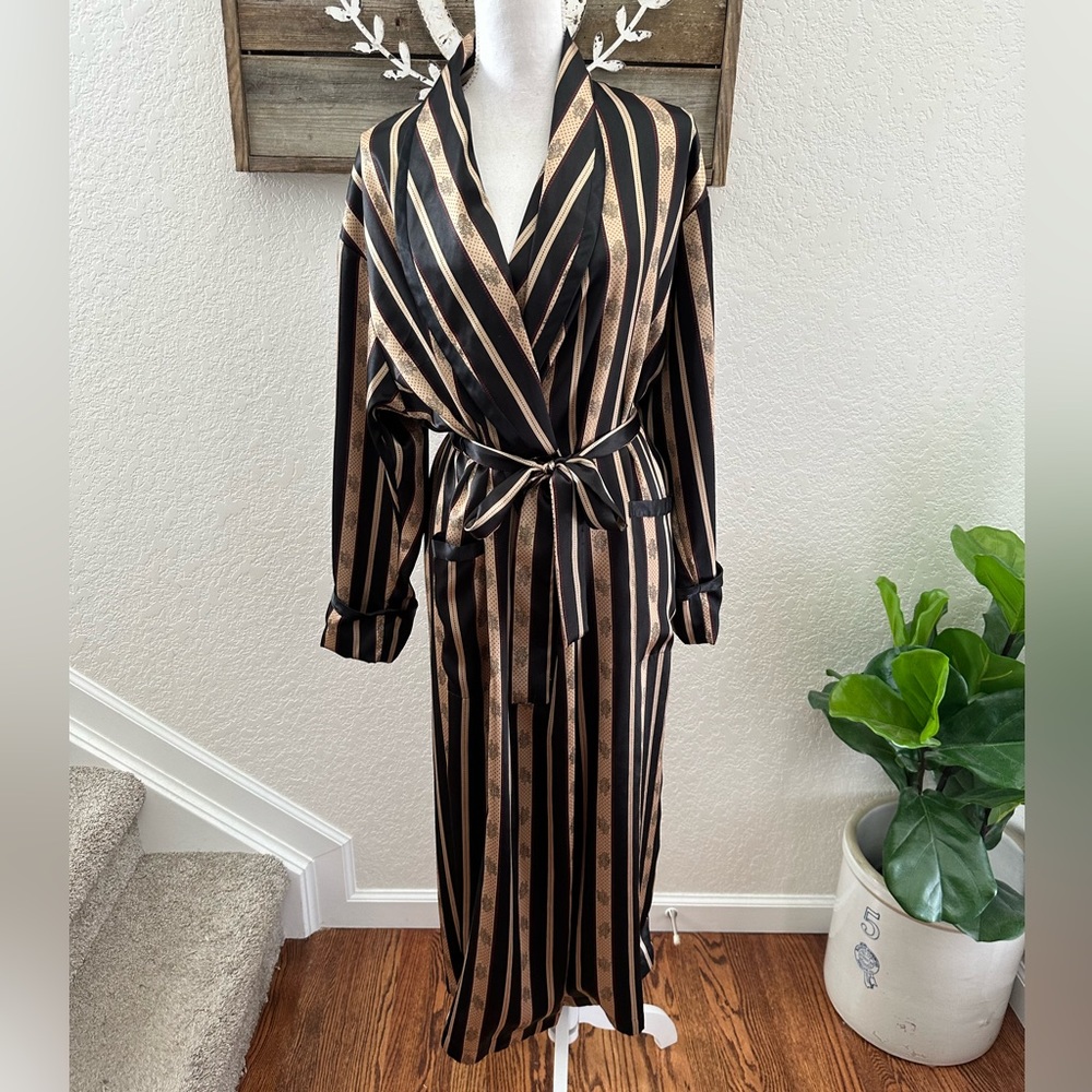 VTG Victoria’s Secret long‎ robe black tan belted size ladies XS/S